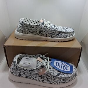 Women's Hey Dude Wendy Disney Minnie Mouse Size J7 Juniors New in box with tags